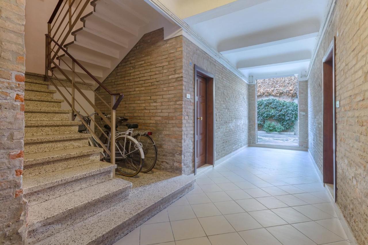 Central Ferrara Apartment Exteriör bild